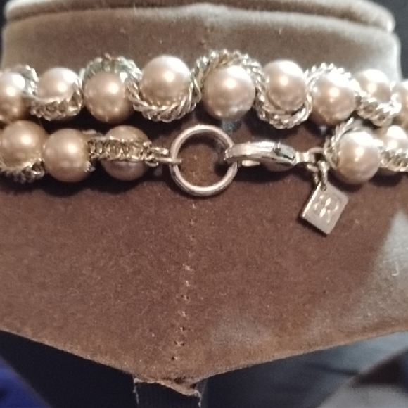 Banana Republic Vintage Costume Jewelry Silver Tone Simulated Pearls Necklace - Picture 2 of 2